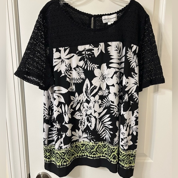 Alfred Dunner Black and White Floral Blouse with Green Trim - Picture 1 of 6